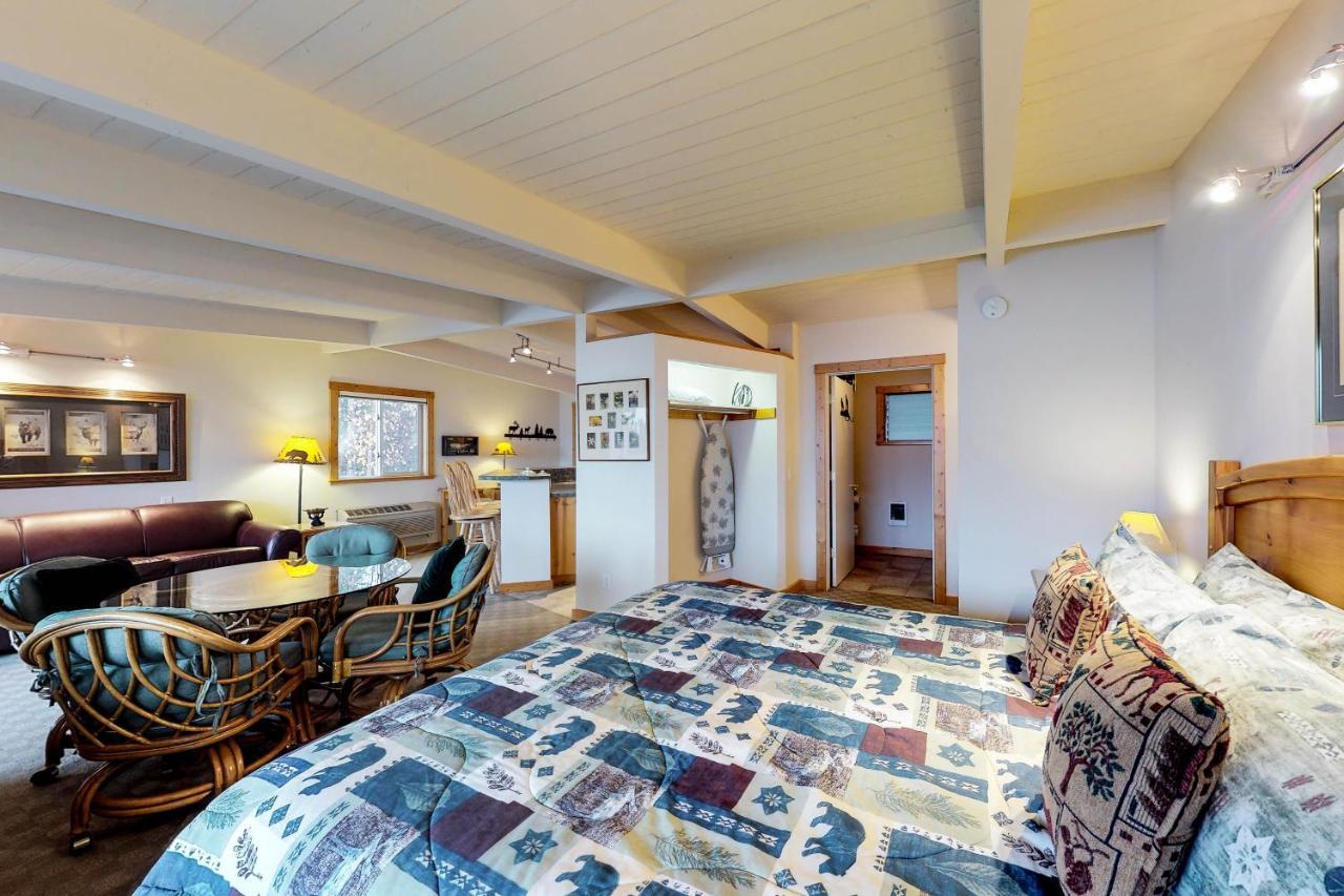 Many Springs Lakefront Condos Бігфорк Номер фото