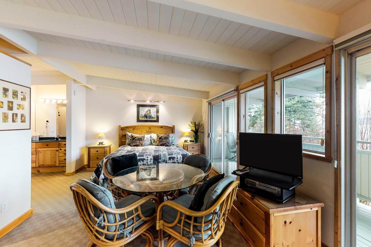 Many Springs Lakefront Condos Бігфорк Номер фото